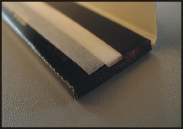 Schmales King Size Zigarettenpapier (107 x 44 mm) in individueller Packung und Schaukarton image